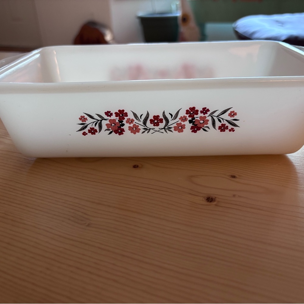 White and Red Floral Ceramic Bakeware